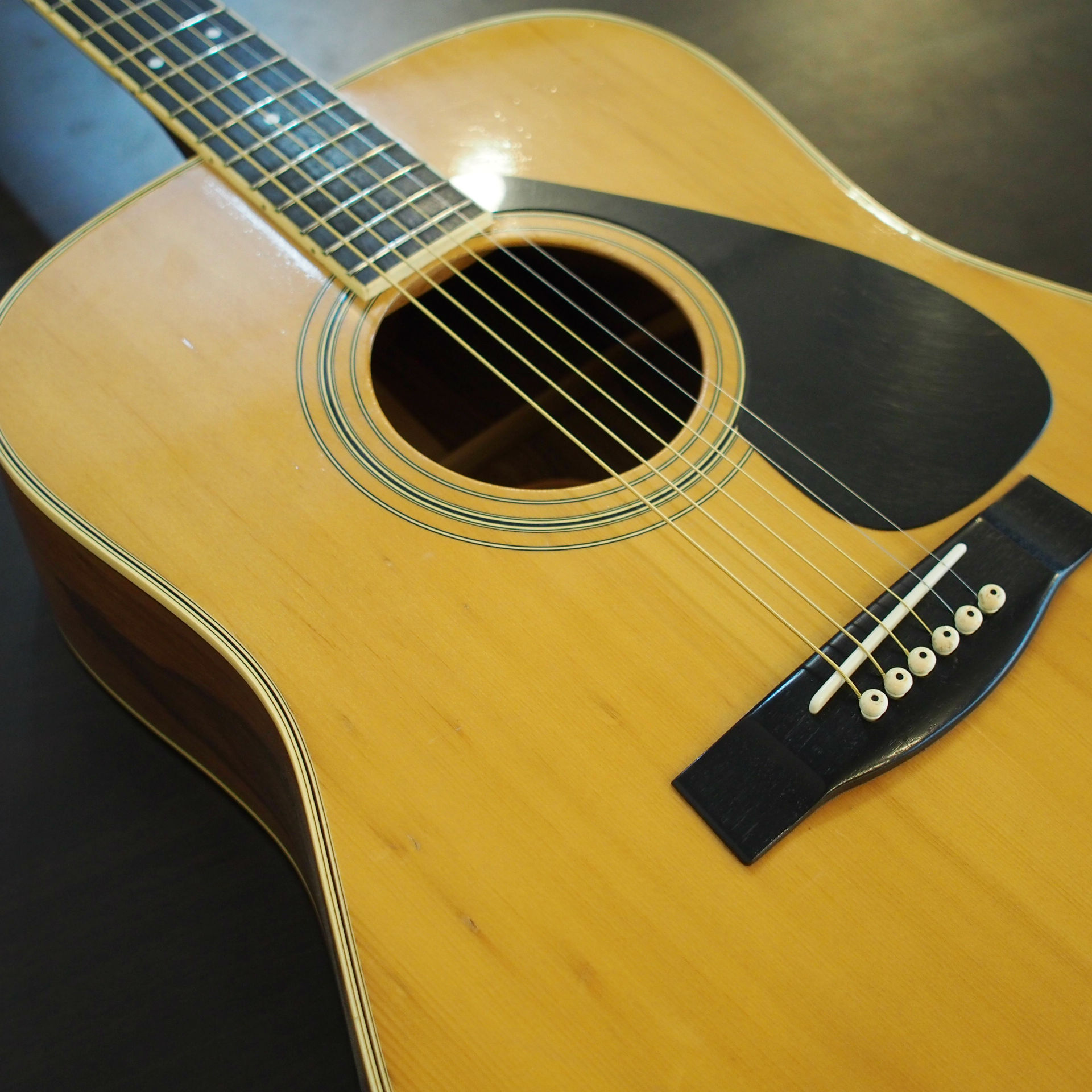 買取情報】オレンジラベル、バルタンヘッド！『YAMAHA FG-251B』楽器奏