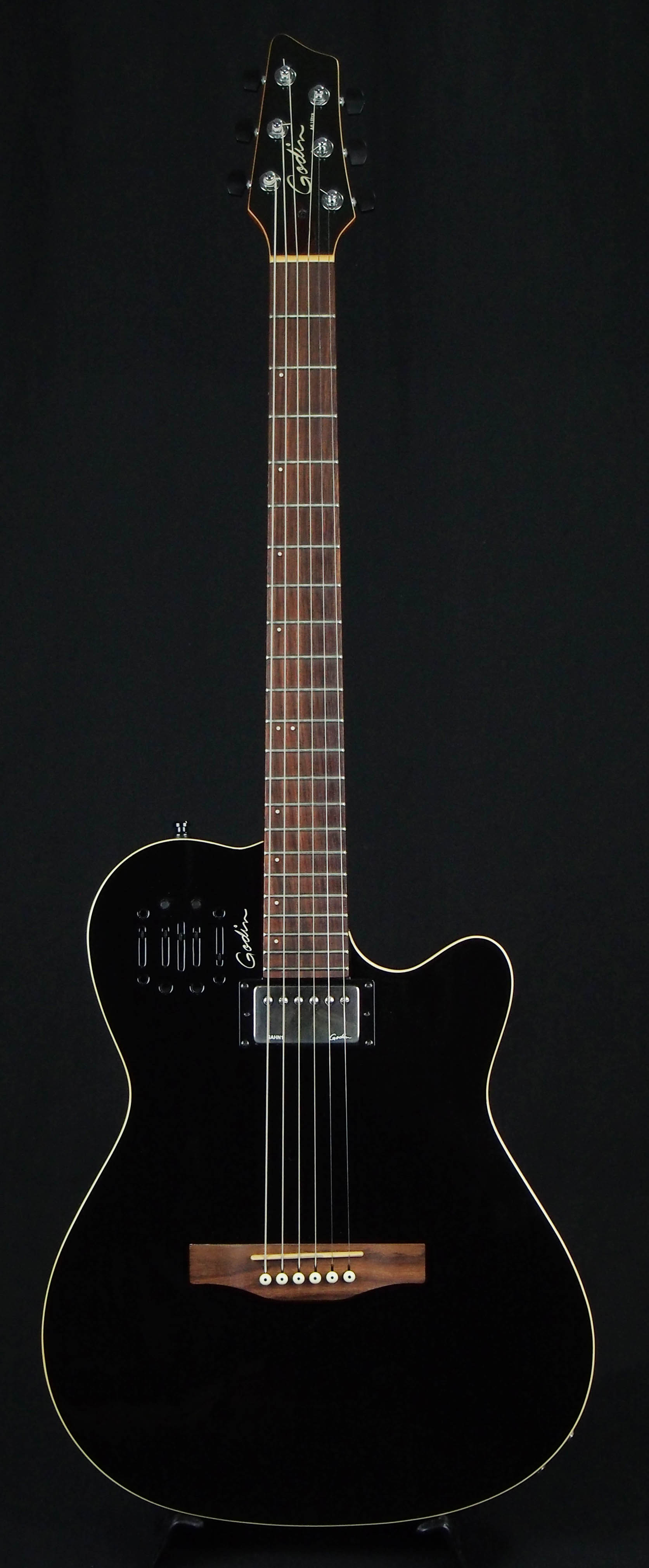 買取情報】カナダの名門・ゴダンの機能性を追求したエレアコ『Godin A6