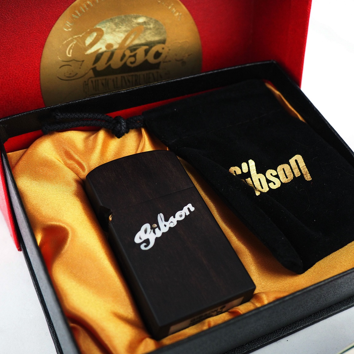 【商品紹介】これはかっこよすぎる…『Zippo Gibson Wood』楽器