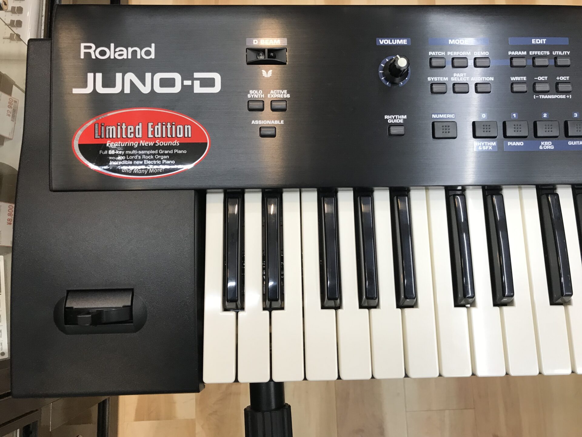 立川店】Roland「Juno-D Limited Edition」を買取させていただきました 