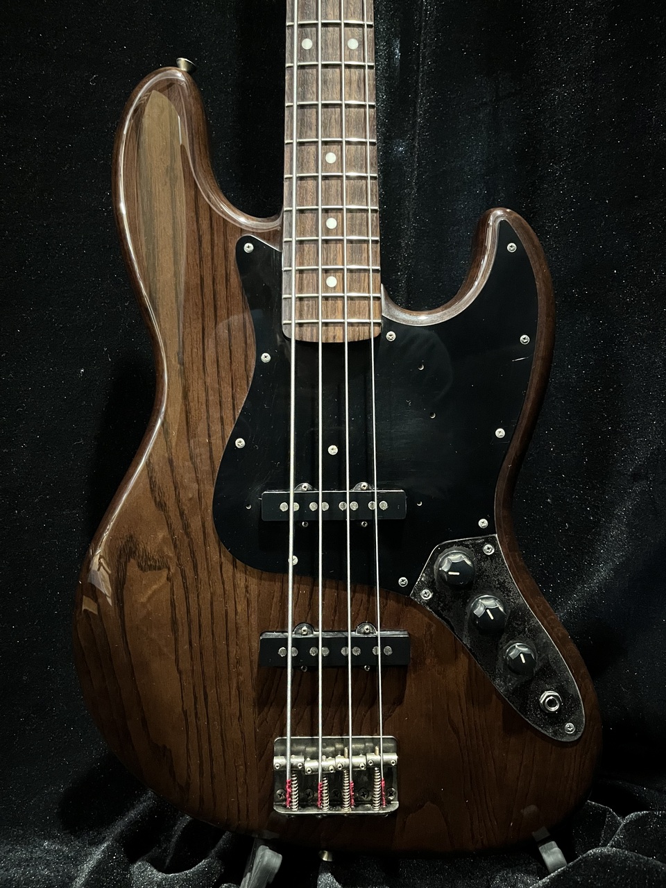Fender ジャズベース JB62-WAL Fender Japan JB62-WALを買取｜希少ウォルナットカラーのジャズベース